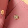 Női divatos bőr kézitáska elegáns megjelenéssel