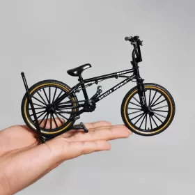   1:8 arányú ötvözetből készült BMX bicikli - Menő fekete kaszkadőr kerékpár modell extrém sportokhoz