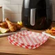Bewello air fryer sütőpapír olaj nélküli sütőhöz, kockás, négyzet, 20 cm, 50 db/csomag