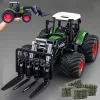 1/24 méretarányú traktor játékkészlet rakodókarral és széna bálákkal