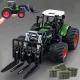 1/24 méretarányú traktor játékkészlet rakodókarral és széna bálákkal