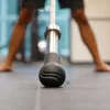 1x Sokoldalú fekete gumi akna tartozék súlyzóhoz - Ideális nyomáshoz, húzáshoz, forgáshoz, forgatáshoz és osztott guggoláshoz - 5.08cm-es rudakhoz illeszkedik, növeli az edzés változatosságát
