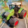1/24 Méretarányú Vasatagkerekű Játék Traktor