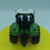 1/24 méretarányú Nagy Farm Traktor