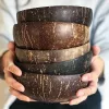 Kézzel készített kókuszdió héjból készült salátástál szett fa kanalállal